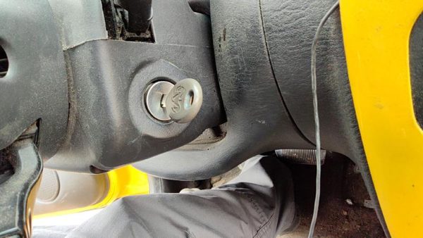 2002-2005 Dodge Neon Ignition Switch Assembly With Key Complete Electrical At — photo 1