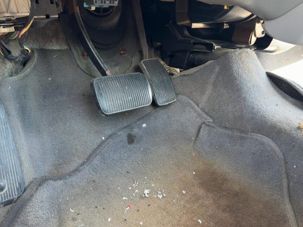 2001 Ford Taurus Gas Pedal Assembly Oem Accelerator — photo 1