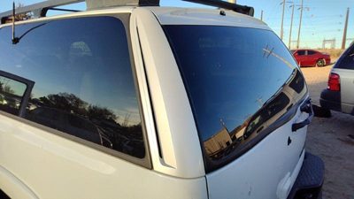 00-06 Chevy Suburban Driver Left Rear Moulding On Quarter Panel 50U Summit White