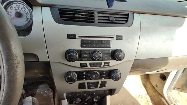 2010-2011 Ford Focus Trim Bezel Around Radio Surround Dash Panel Oem Gray Gs — photo 2