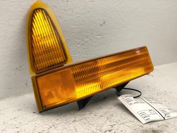 2001 F350 Super Duty Passenger Right Front Turn Signal Light Lamp Fender Mounted — photo 2