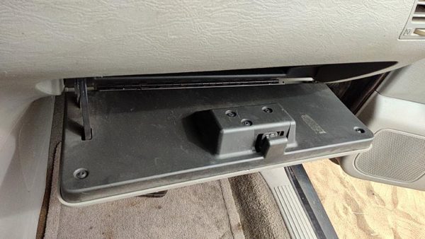 07-09 Grand Vitara Xl-7 Glove Box Assembly Complete Door With Latch Oem Gray — photo 3