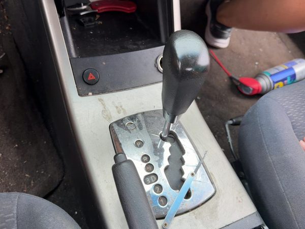 05 Altima Floor Shifter Lever Assembly Oem Shift Unit Automatic Transmission — photo 2