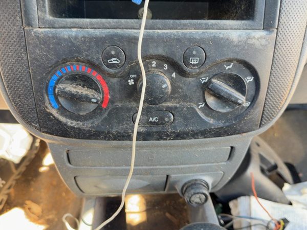 2004-2008 Chevy Aveo Temperature Control Module In Dash Heater Ac Head Unit Oem — photo 4