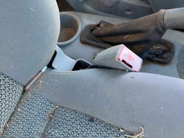 04-05 Aveo Passenger Right Front Seat Belt Buckle Receiver Oem Bucket Gray 82C — photo 1