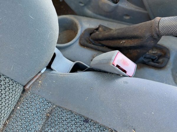 04-05 Aveo Passenger Right Front Seat Belt Buckle Receiver Oem Bucket Gray 82C — photo 2