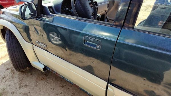 1997 Suzuki Sidekick Front Door LH Green — photo 1