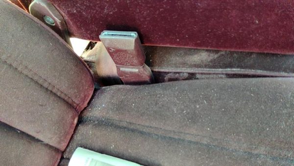 84-89 Buick Century Passenger Right Front Seat Belt Buckle Receiver Oem Red — photo 1