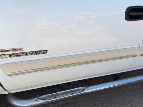 03-07 Silverado 2500 Driver Left Front Moulding From Door Trim Strip White 50U — photo 1