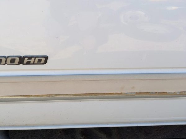 03-07 Silverado 2500 Driver Left Front Moulding From Door Trim Strip White 50U — photo 5