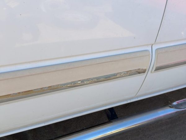03-07 Silverado 2500 Driver Left Front Moulding From Door Trim Strip White 50U — photo 3