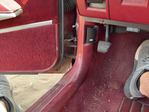 1986-1989 Olds 88 Driver Left Lower Kick Trim Panel Oem — photo 2