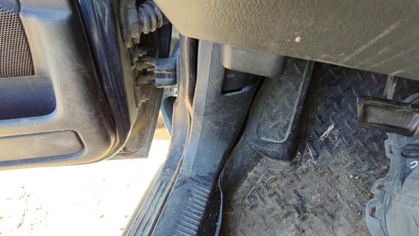 2002-2004 Jeep Grand Cherokee Driver Left Lower Kick Trim Panel Oem Gray Dv — photo 4