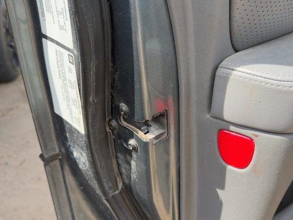 98-04 Seville Driver Left Front Door Latch With Rods/Cables Oem Sedan 4 Door — photo 3
