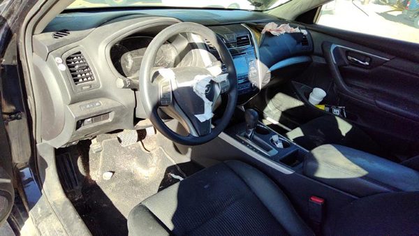 2015 Nissan Altima — vehicle photo 3