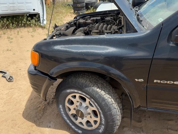1998-2004 Isuzu Rodeo Driver Left Front Fender Oem 5505599 — photo 1