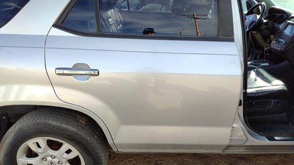 2004 Acura MDX Rear Door RH Silver — photo 1