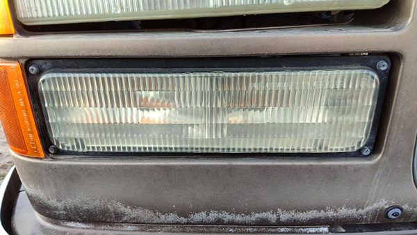1994 Suburban 1500 Fog/mark/park/turn Light/lamp RH — photo 1