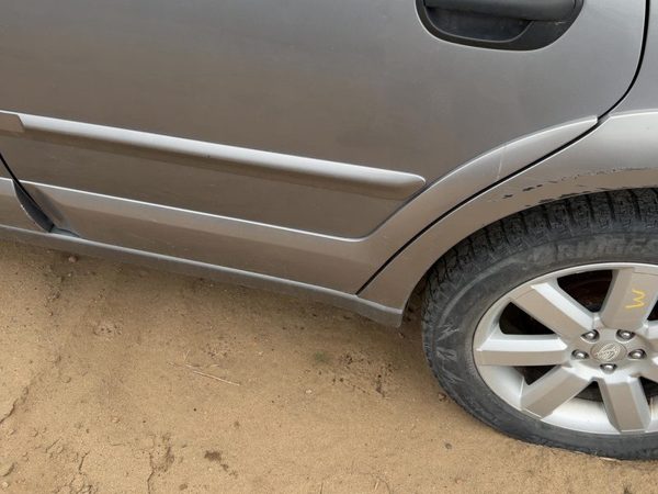 05-09 Legacy Outback Driver Left Rear Lower Moulding From Door Back Silver Slq — photo 1