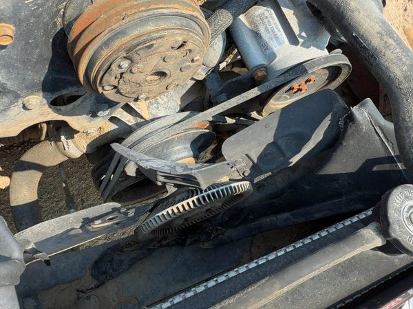 1991 Dodge Dakota Complete Cooling Fan Blade Assembly With Clutch Oem 04266059 — photo 3