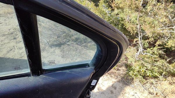 06-12 Ford Fusion Passenger Right Rear Vent Window Back Door Glass With Frame — photo 3
