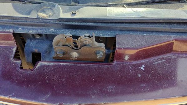 1995-2000 Gmc Yukon Hood Latch Assembly With Bracket Oem — photo 3