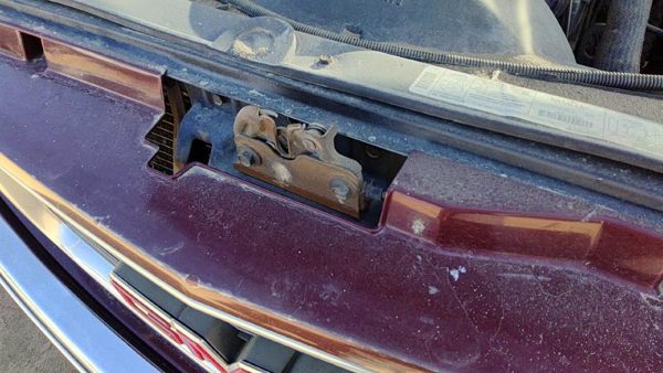 1995-2000 Gmc Yukon Hood Latch Assembly With Bracket Oem — photo 5