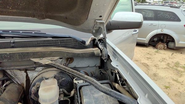 2015 Chevy Silverado 1500 Hood Hinge RH Gan Silver — photo 4