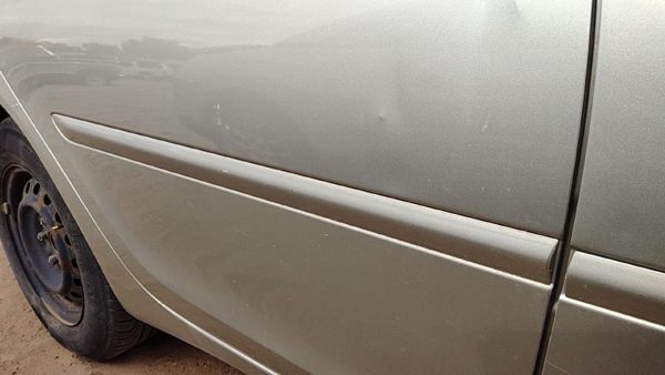 02-06 Camry Passenger Right Rear Moulding From Door Back Trim Strip Lunar Mist — photo 4