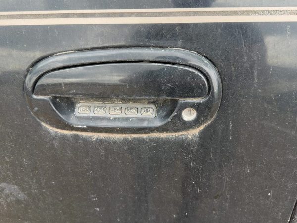 1997-2002 Ford Expedition Driver Left Front Outside Door Handle Oem Black — photo 2