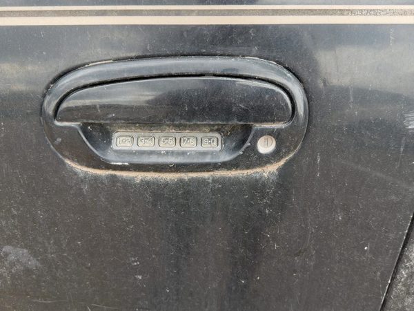 1997-2002 Ford Expedition Driver Left Front Outside Door Handle Oem Black — photo 1