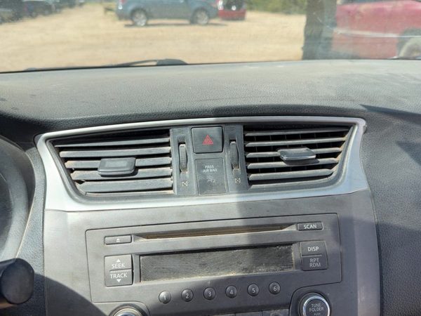 2014 Nissan Sentra Dash Panel Charcoal G — photo 2