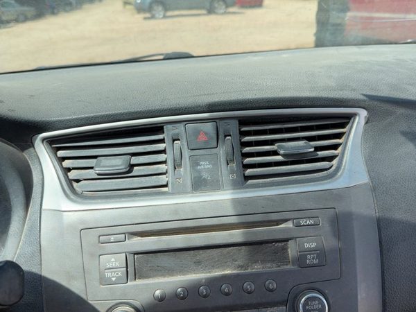 2014 Nissan Sentra Dash Panel Charcoal G — photo 4