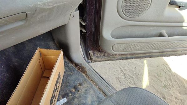 03-05 Dodge Ram 2500 Passenger Right Lower Kick Trim Panel Oem Taupe L5 — photo 2