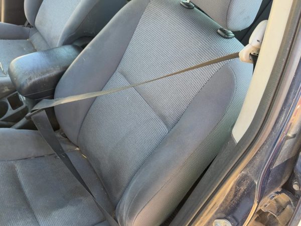 2004-2008 Toyota Matrix Xr Driver Left Front Seat Belt Retractor Oem Shoulder — photo 1