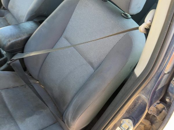2004-2008 Toyota Matrix Xr Driver Left Front Seat Belt Retractor Oem Shoulder — photo 3