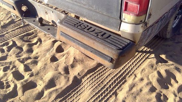 1981-1987 Isuzu Pup Pickup Rear Back Step Bumper With Brackets Oem 2900036000 — photo 2