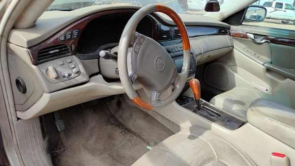 2002 Cadillac DeVille — vehicle photo 3