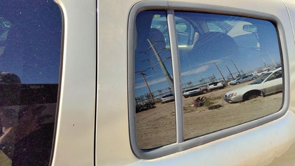 2006-2011 Chevy Hhr Passenger Right Rear Vent Window Back Door Glass With Frame — photo 2