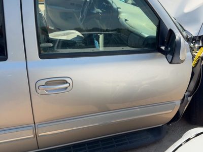 2005 Suburban 1500 Front Door RH Silver Birch 59U