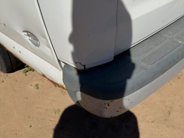 00 Express 2500 Driver Left Rear Moulding On Quarter Panel Oem 135" Wb White 50U — photo 6