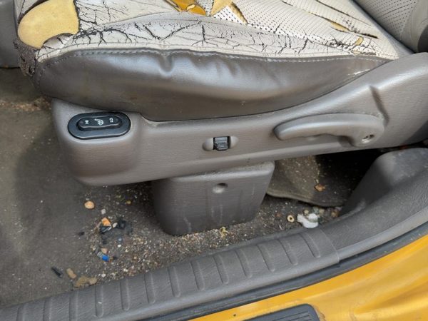 02 Pt Cruiser Driver Left Side Power Seat Switch With Trim Panel Taupe/Beige Fl — photo 2