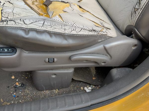 02 Pt Cruiser Driver Left Side Power Seat Switch With Trim Panel Taupe/Beige Fl — photo 5