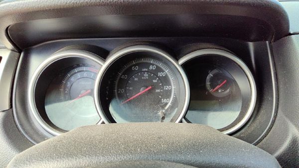 2010 Nissan Versa Speedometer Cluster Instrument Gauges Panel Oem Dash 1.8L — photo 1