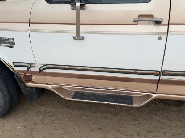 1997 Ford F250 Front Door LH Tan White Dy — photo 1
