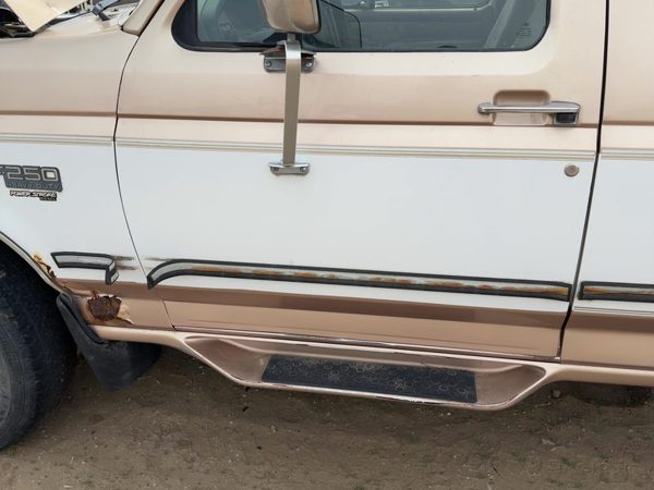 1997 Ford F250 Front Door LH Tan White Dy — photo 3