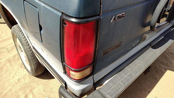 1983-1994 Chevy S10 Blazer Driver Left Tail Light Brake Lamp Oem Rear 00919680 — photo 1