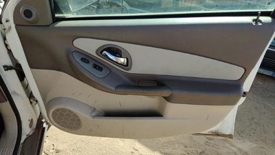 04-05 New Style Malibu Passenger Right Front Door Panel Wth Switches Neutral 52E