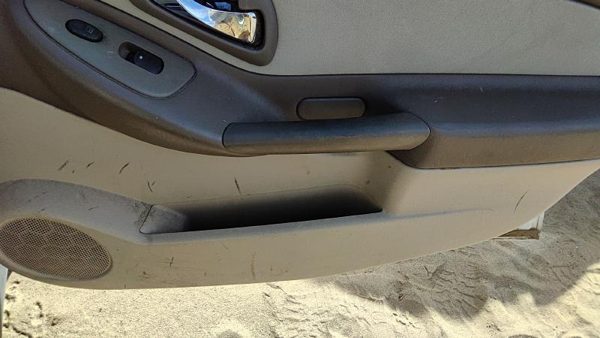 04-05 New Style Malibu Passenger Right Front Door Panel Wth Switches Neutral 52E — photo 7