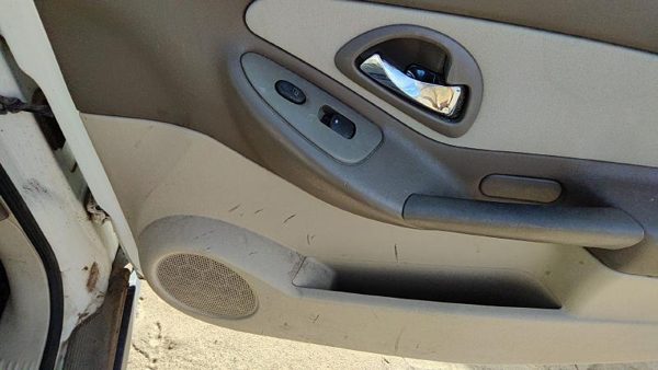 04-05 New Style Malibu Passenger Right Front Door Panel Wth Switches Neutral 52E — photo 6